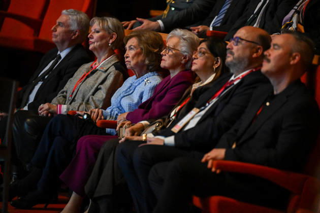 Royals At 37th Global Conference of Alzheimer Disease International - Lyon Princess Muna Al Hussein, Queen Sofía of Spain attending the 37th Global Conference of Alzheimer’s Disease International (ADI) in Lyon, France on April 14, 2026. Photo by Julien Reynaud APS-Medias ABACAPRESS.COM Lyon France  Copyright: xReynaudxJulien APS-Medias ABACAx