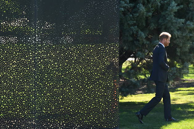 HARRY AND MEGHAN AUSTRALIA VISIT, Prince Harry, Duke of Sussex leaves after attending a smoking ceremony at the ˜For Our Country™ memorial during his visit to the Australian War Memorial in Canberra, Wednesday, April 15, 2026. ( NO ARCHIVING CANBERRA AUSTRALIAN CAPITAL TERRITORY AUSTRALIA  Copyright: xLUKASxCOCHx 20260415197759717069