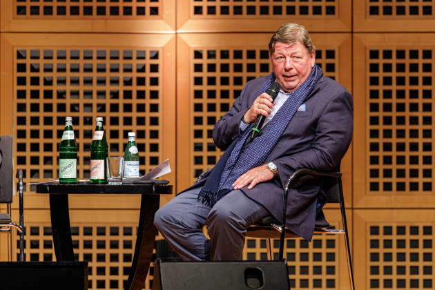 14.04.2026. Düsseldorf. Die Scharf Collection führt in vierter Generation einen Zweig der bedeutenden Berliner Sammlung Otto Gerstenberg weiter, deren Schwerpunkt auf französischer Kunst von den Anfängen der Moderne bis in die Nachkriegszeit reicht. Heute richten RenÃ Scharf und seine Frau Christiane Scharf den Blick auch auf zeitgenössische internationale Positionen, unter anderem mit Werken von Sam Francis, Martin Eder und Katharina Grosse. Im Gespräch mit Kathrin DuBois, Kuratorin der Ausstellung, sprechen sie über die familiäre Sammlungstradition, ihr besonderes Interesse an dem Medium Malerei sowie dem Verhältnis von gegenständlichen und abstrakten Bildwelten. Hier: RenÃ Scharf Düsseldorf Kunstpalast Ehrenhof 4-5 Nordrhei