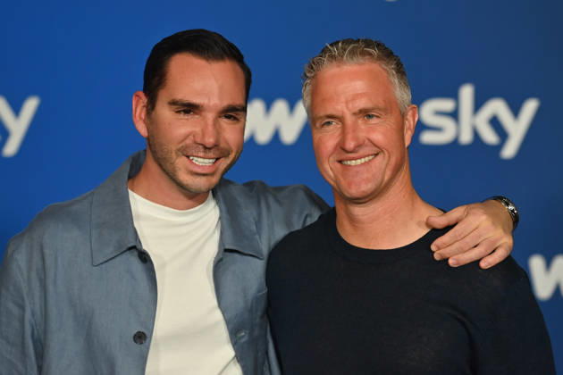 v.re:Ralf SCHUMACHER mit Partner Etienne BOUSQUET CASSAGNE. Muenchner Programmpraesentation SKY SPOTLIGHT, Sky Originals am 15.04.2026 im Hotel Bayerischer Hof.