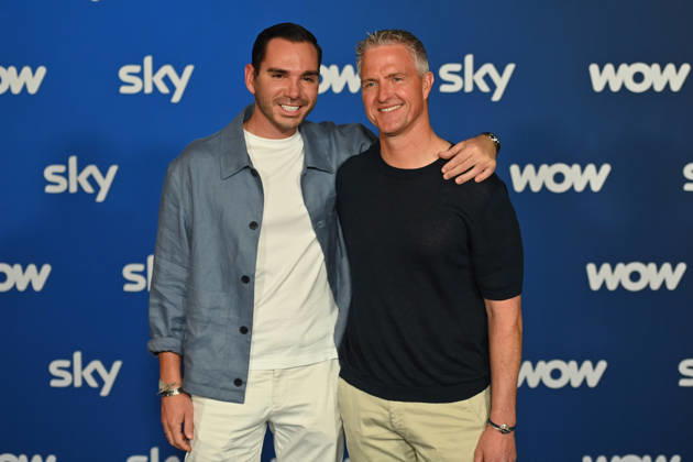 v.re:Ralf SCHUMACHER mit Partner Etienne BOUSQUET CASSAGNE. Muenchner Programmpraesentation SKY SPOTLIGHT, Sky Originals am 15.04.2026 im Hotel Bayerischer Hof.