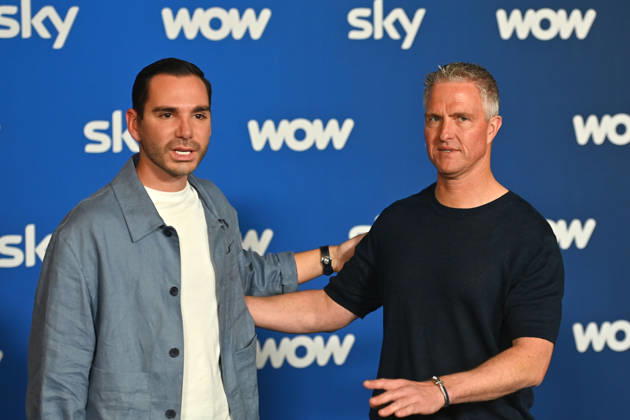 v.re:Ralf SCHUMACHER mit Partner Etienne BOUSQUET CASSAGNE. Muenchner Programmpraesentation SKY SPOTLIGHT, Sky Originals am 15.04.2026 im Hotel Bayerischer Hof.