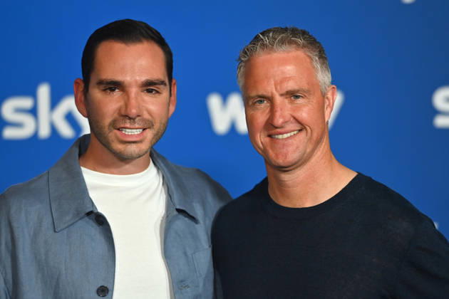 v.re:Ralf SCHUMACHER mit Partner Etienne BOUSQUET CASSAGNE. Muenchner Programmpraesentation SKY SPOTLIGHT, Sky Originals am 15.04.2026 im Hotel Bayerischer Hof.