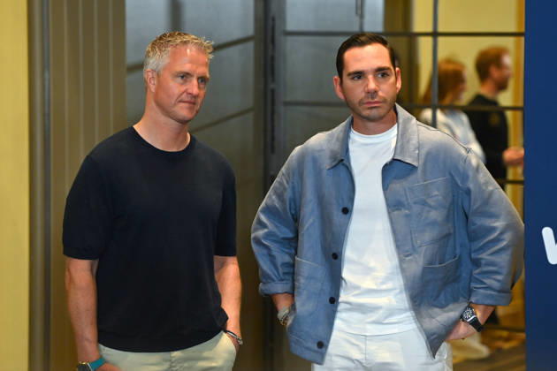 v.li:Ralf SCHUMACHER mit Partner Etienne BOUSQUET CASSAGNE. Muenchner Programmpraesentation SKY SPOTLIGHT, Sky Originals am 15.04.2026 im Hotel Bayerischer Hof.