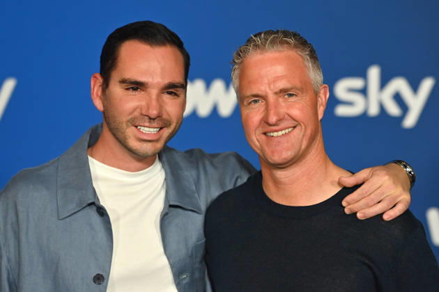 v.re:Ralf SCHUMACHER mit Partner Etienne BOUSQUET CASSAGNE. Muenchner Programmpraesentation SKY SPOTLIGHT, Sky Originals am 15.04.2026 im Hotel Bayerischer Hof.