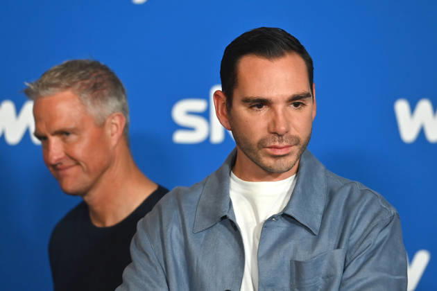 Ralf SCHUMACHER mit Partner Etienne BOUSQUET CASSAGNE. Muenchner Programmpraesentation SKY SPOTLIGHT, Sky Originals am 15.04.2026 im Hotel Bayerischer Hof.