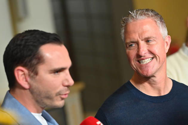 v.re:Ralf SCHUMACHER mit Partner Etienne BOUSQUET CASSAGNE. Muenchner Programmpraesentation SKY SPOTLIGHT, Sky Originals am 15.04.2026 im Hotel Bayerischer Hof.