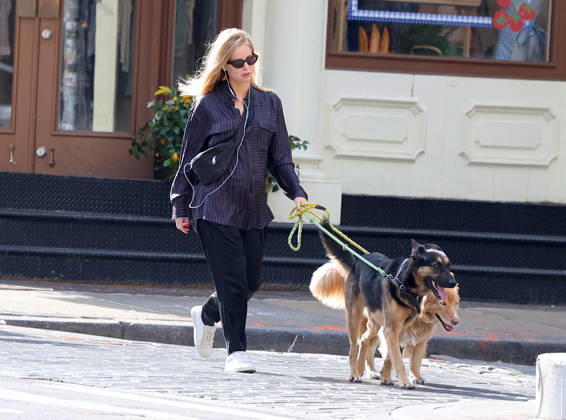 Annabelle Wallis out in New York British actress Sebastian Stan girlfriend Annabelle Wallis pregnant walks her dogs on the street in New York, NY on April 15, 2026. Photo by Dylan Travis ABACAPRESS.COM New York NY  Copyright: xDylanxTravis ABACAx
