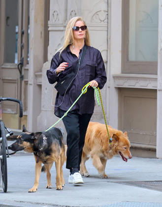Annabelle Wallis out in New York British actress Sebastian Stan girlfriend Annabelle Wallis pregnant walks her dogs on the street in New York, NY on April 15, 2026. Photo by Dylan Travis ABACAPRESS.COM New York NY  Copyright: xDylanxTravis ABACAx