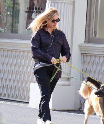 Annabelle Wallis out in New York British actress Sebastian Stan girlfriend Annabelle Wallis pregnant walks her dogs on the street in New York, NY on April 15, 2026. Photo by Dylan Travis ABACAPRESS.COM New York NY  Copyright: xDylanxTravis ABACAx