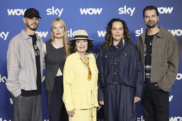 Nino Sifkovits, Cheyenne Savannah Ochsenknecht, Bärbel Wierichs, Natascha Ochsenknecht und Jimi Blue Ochsenknecht bei der Programmpräsentation Sky Spotlight im Hotel Bayerischer Hof. München, 15.04.2026