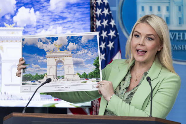White House press briefing with Secretary of Treasury Scott Bessent, and Small Business Administrator Kelly Loeffler White House Press Secretary Karoline Leavitt holds up an illustration of the Triumphal Arch that President Trump is submitting plans to build during a press briefing at the White House in Washington, DC, USA, 15 April 2026. WASHINGTON DISTRICT OF COLUMBIA United States  Copyright: xPool ABACAx