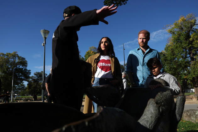 HARRY AND MEGHAN AUSTRALIA VISIT, Prince Harry and Meghan, the Duke and Duchess of Sussex participate in the Scar Tree Walk at Birrarung Marr during a visit to Australia, Melbourne, Thursday, April 16, 2026. ( NO ARCHIVING MELBOURNE VICTORIA AUSTRALIA  Copyright: xCONxCHRONISx 20260416134475300606