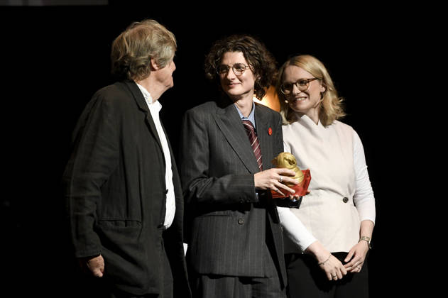 David Hare und Daisy Bevan bei der Verleihung des Bremer Filmpreises der Sparkasse für Vanessa Redgrave auf dem 11. Filmfest Bremen im großen Saal des Theaters am Goetheplatz. Bremen, 15.04.2026
