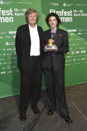 David Hare und Daisy Bevan bei der Verleihung des Bremer Filmpreises der Sparkasse für Vanessa Redgrave auf dem 11. Filmfest Bremen im großen Saal des Theaters am Goetheplatz. Bremen, 15.04.2026