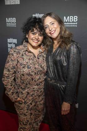 ABB ACHTUNGBERLIN- Sara Fazilat und Britta Steffenhagen zu Gast auf dem roten Teppich bei der Eroeffnung des Achtung Berlin Filmfestivales im Kino Colosseum in Berlin Prenzlauer Berg am 15.04.2026 Berlin Deutschland