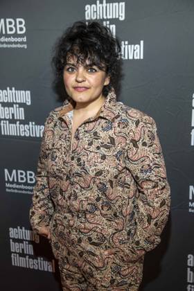 ABB ACHTUNGBERLIN- Sara Fazilat zu Gast auf dem roten Teppich bei der Eroeffnung des Achtung Berlin Filmfestivales im Kino Colosseum in Berlin Prenzlauer Berg am 15.04.2026 Berlin Deutschland