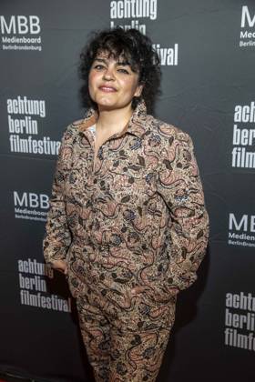 ABB ACHTUNGBERLIN- Sara Fazilat zu Gast auf dem roten Teppich bei der Eroeffnung des Achtung Berlin Filmfestivales im Kino Colosseum in Berlin Prenzlauer Berg am 15.04.2026 Berlin Deutschland