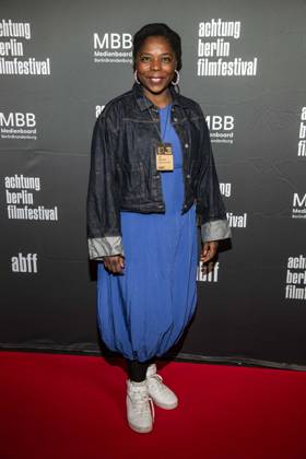 ABB ACHTUNGBERLIN- Dela Dabulamanzi zu Gast auf dem roten Teppich bei der Eroeffnung des Achtung Berlin Filmfestivales im Kino Colosseum in Berlin Prenzlauer Berg am 15.04.2026 Berlin Deutschland