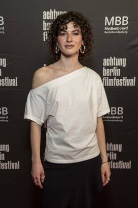 ABB ACHTUNGBERLIN- Franziska von Harsdorf zu Gast auf dem roten Teppich bei der Eroeffnung des Achtung Berlin Filmfestivales im Kino Colosseum in Berlin Prenzlauer Berg am 15.04.2026 Berlin Deutschland