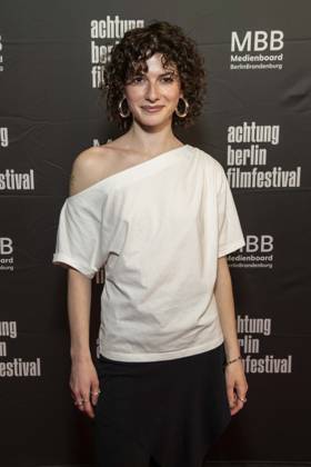 ABB ACHTUNGBERLIN- Franziska von Harsdorf zu Gast auf dem roten Teppich bei der Eroeffnung des Achtung Berlin Filmfestivales im Kino Colosseum in Berlin Prenzlauer Berg am 15.04.2026 Berlin Deutschland