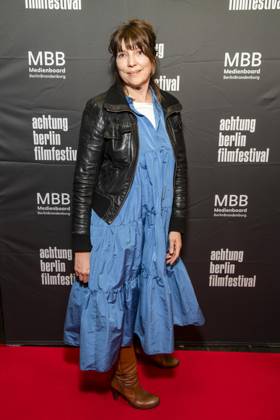 ABB ACHTUNGBERLIN- Dafne-Maria Fiedler zu Gast auf dem roten Teppich bei der Eroeffnung des Achtung Berlin Filmfestivales im Kino Colosseum in Berlin Prenzlauer Berg am 15.04.2026 Berlin Deutschland