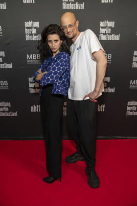 ABB ACHTUNGBERLIN- Mathilde Irrmann und Fabian Kalker zu Gast auf dem roten Teppich bei der Eroeffnung des Achtung Berlin Filmfestivales im Kino Colosseum in Berlin Prenzlauer Berg am 15.04.2026 Berlin Deutschland