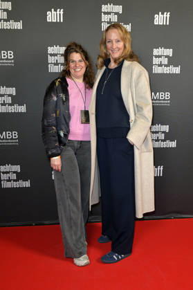 Birte Flint und Anja Karmanski bei der Eröffnung des 22. achtung berlin Filmfestivals mit der Premiere des Kinofilms Mambo Maternica im Colosseum Filmtheater. Berlin, 15.04.2026