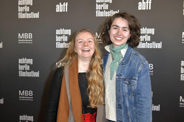 Charlotte Schiffer und Tabea Hohensee bei der Eröffnung des 22. achtung berlin Filmfestivals mit der Premiere des Kinofilms Mambo Maternica im Colosseum Filmtheater. Berlin, 15.04.2026