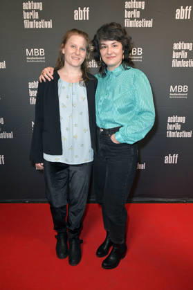 Borbala Nagy mit Gast bei der Eröffnung des 22. achtung berlin Filmfestivals mit der Premiere des Kinofilms Mambo Maternica im Colosseum Filmtheater. Berlin, 15.04.2026