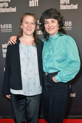 Borbala Nagy mit Gast bei der Eröffnung des 22. achtung berlin Filmfestivals mit der Premiere des Kinofilms Mambo Maternica im Colosseum Filmtheater. Berlin, 15.04.2026