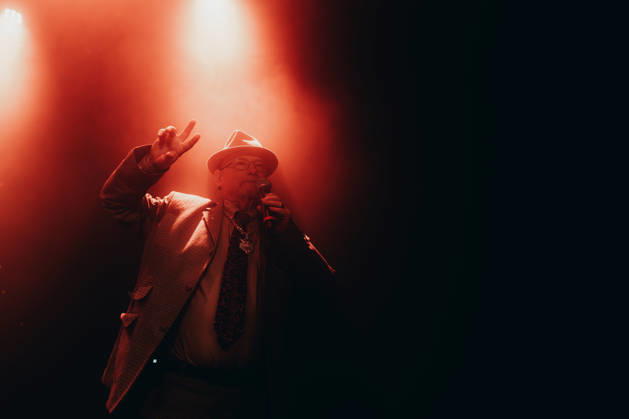 Pete & Bas live in Copenhagen, Denmark Copenhagen, Denmark. 15th, April 2026. The British hip hop duo Pete & Bas performs a live concert at Pumpehuset in Copenhagen. Here rapper Peter Bowditch, a.k.a. Pete, is seen live on stage. Denmark, Copenhagen  Copyright: xGonzalesxPhoto MathiasxKristensenx