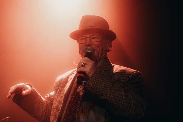 Pete & Bas live in Copenhagen, Denmark Copenhagen, Denmark. 15th, April 2026. The British hip hop duo Pete & Bas performs a live concert at Pumpehuset in Copenhagen. Here rapper Peter Bowditch, a.k.a. Pete, is seen live on stage. Denmark, Copenhagen  Copyright: xGonzalesxPhoto MathiasxKristensenx