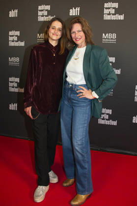 Mambo Maternica , Filmpremiere im Filmtheater Colosseum, Berlin, 15.04.2026 Merve Aksoy, Nina Kronjäger, MAMBO MATERNICA , Photo Call zur Premiere und Festival-Eröffnung, achtung berlin filmfestival, Colosseum, Berlin, 15.04.2026 Berlin Kino Colosseum Deutschland, germany Copyright: xChristianxBehringx