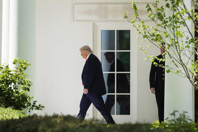 DC: President Trump Departs the White House United States President Donald J Trump exits the Oval Office of the White House before departing on Marine One, in Washington, D.C., on Thursday, April 16, 2026. President Trump is traveling to Las Vegas, Nevada for an event highlighting Republican tax policies after the April 15 tax deadline. Credit: CNP AdMedia Washington District of Columbia United States of America EDITORIAL USE ONLY Copyright: xx CNPx xAdMediax admphotostwo982564