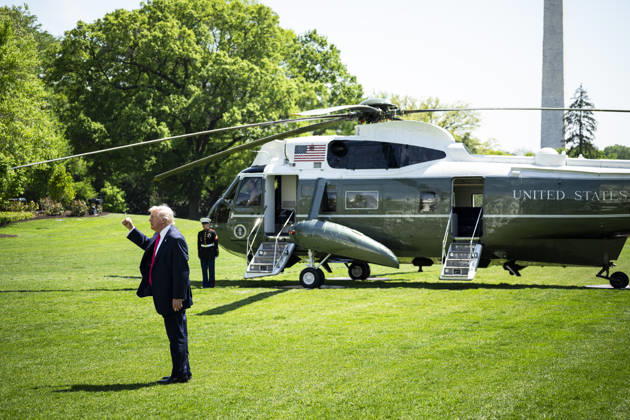 DC: President Trump Departs the White House United States President Donald J Trump gestures to visitors on the South Lawn of the White House before departing on Marine One, in Washington, D.C., on Thursday, April 16, 2026. President Trump is traveling to Las Vegas, Nevada for an event highlighting Republican tax policies after the April 15 tax deadline. Credit: CNP AdMedia Washington District of Columbia United States of America EDITORIAL USE ONLY Copyright: xx CNPx xAdMediax admphotostwo982575