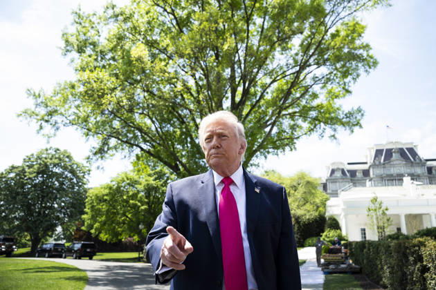 DC: President Trump Departs the White House United States President Donald J Trump speaks to members of the media on the South Lawn of the White House before departing on Marine One, in Washington, D.C., on Thursday, April 16, 2026. President Trump is traveling to Las Vegas, Nevada for an event highlighting Republican tax policies after the April 15 tax deadline. Credit: CNP AdMedia Washington District of Columbia United States of America EDITORIAL USE ONLY Copyright: xx CNPx xAdMediax admphotostwo982578