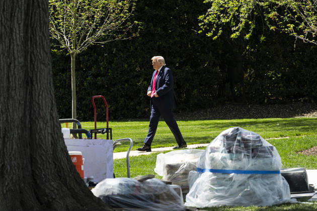 DC: President Trump Departs the White House United States President Donald J Trump walks behind ongoing construction on the South Lawn of the White House before departing on Marine One, in Washington, D.C., on Thursday, April 16, 2026. President Trump is traveling to Las Vegas, Nevada for an event highlighting Republican tax policies after the April 15 tax deadline. Credit: CNP AdMedia Washington District of Columbia United States of America EDITORIAL USE ONLY Copyright: xx CNPx xAdMediax admphotostwo982583