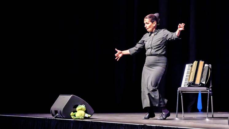 La Signora in Gelsenkirchen ** NUR FÜR REDAKTIONELLE ZWECKE ** EDITORIAL USE ONLY **<p>Die beliebte Kabarettistin Carmela De Feo alias La Signora tritt anlässlich ihres 20-jährigen Bühnenjubiläums mit neuem Programm in der Heilig-Kreuz-Kirche auf am Donnerstag, 16. April 2026 in Gelsenkirchen.¨ Deutschland NRW Gelsenkirchen Copyright: ChristophxWojtyczka