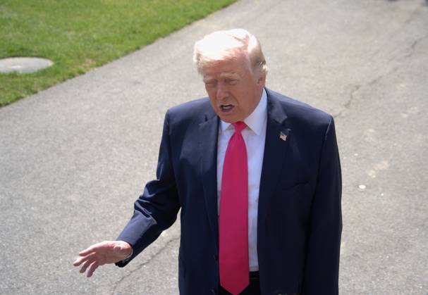 (260416) -- WASHINGTON, April 16, 2026 -- U.S. President Donald Trump speaks to the press on the South Lawn of the White House in Washington, D.C., the United States, April 16, 2026. Trump said Thursday he would consider visiting Pakistan if a peace deal is reached between the United States and Iran to end the weekslong conflict. (Photo by Li Yuanqing Xinhua) U.S.-WASHINGTON, D.C.-WHITE HOUSE-TRUMP-IRAN-PEACE DEAL LixRui