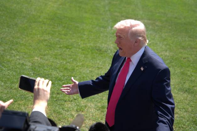(260416) -- WASHINGTON, April 16, 2026 -- U.S. President Donald Trump speaks to the press on the South Lawn of the White House in Washington, D.C., the United States, April 16, 2026. Trump said Thursday he would consider visiting Pakistan if a peace deal is reached between the United States and Iran to end the weekslong conflict. (Photo by Li Yuanqing Xinhua) U.S.-WASHINGTON, D.C.-WHITE HOUSE-TRUMP-IRAN-PEACE DEAL LixRui