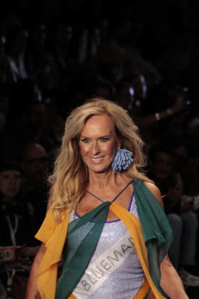 RIO DE JANEIRO, RJ - 16.04.2026: RIO FASHION WEEK 2026 - ElÃ Pinheiro walked the runway for Blue Man on the second day of Rio Fashion Week, at Pier Maua, Rio de Janeiro. x2926723x  CarlosxEliasxJunior