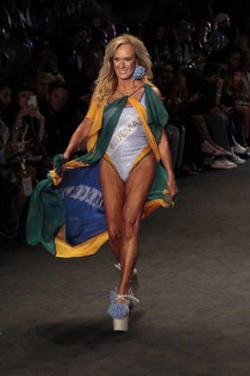 RIO DE JANEIRO, RJ - 16.04.2026: RIO FASHION WEEK 2026 - ElÃ Pinheiro walked the runway for Blue Man on the second day of Rio Fashion Week, at Pier Maua, Rio de Janeiro. x2926724x  CarlosxEliasxJunior