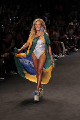 RIO DE JANEIRO, RJ - 16.04.2026: RIO FASHION WEEK 2026 - ElÃ Pinheiro walked the runway for Blue Man on the second day of Rio Fashion Week, at Pier Maua, Rio de Janeiro. x2926725x  CarlosxEliasxJunior