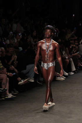 RIO DE JANEIRO, RJ - 16.04.2026: RIO FASHION WEEK 2026 - The Blue Man fashion show closed the second day of Rio Fashion Week at Pier Maua, Rio de Janeiro. x2926743x  CarlosxEliasxJunior