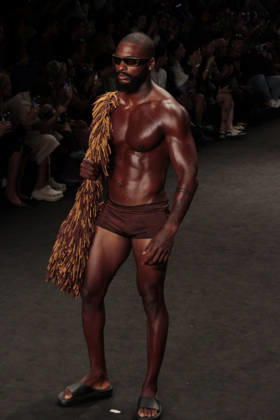 RIO DE JANEIRO, RJ - 16.04.2026: RIO FASHION WEEK 2026 - The Blue Man fashion show closed the second day of Rio Fashion Week at Pier Maua, Rio de Janeiro. x2926762x  CarlosxEliasxJunior