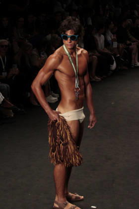 RIO DE JANEIRO, RJ - 16.04.2026: RIO FASHION WEEK 2026 - The Blue Man fashion show closed the second day of Rio Fashion Week at Pier Maua, Rio de Janeiro. x2926763x  CarlosxEliasxJunior