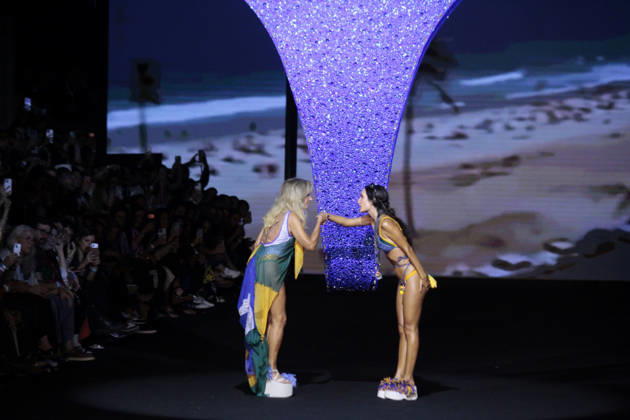 RIO DE JANEIRO, RJ - 16.04.2026: RIO FASHION WEEK 2026 - The Blue Man fashion show closed the second day of Rio Fashion Week at Pier Maua, Rio de Janeiro. x2926766x  CarlosxEliasxJunior
