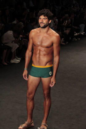 RIO DE JANEIRO, RJ - 16.04.2026: RIO FASHION WEEK 2026 - The Blue Man fashion show closed the second day of Rio Fashion Week at Pier Maua, Rio de Janeiro. x2926776x  CarlosxEliasxJunior