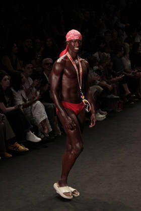 RIO DE JANEIRO, RJ - 16.04.2026: RIO FASHION WEEK 2026 - The Blue Man fashion show closed the second day of Rio Fashion Week at Pier Maua, Rio de Janeiro. x2926785x  CarlosxEliasxJunior